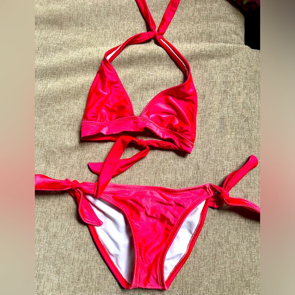 Vibrant Red Bikini Set size small